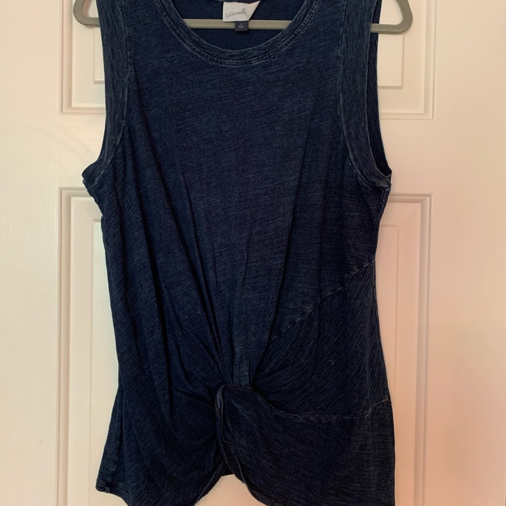 Universal threads twist front tank